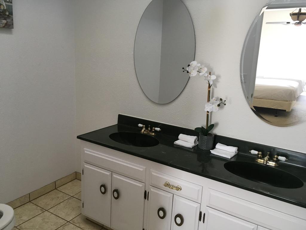 Hotel Burgess Reedley Esterno foto