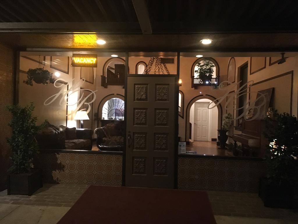 Hotel Burgess Reedley Esterno foto